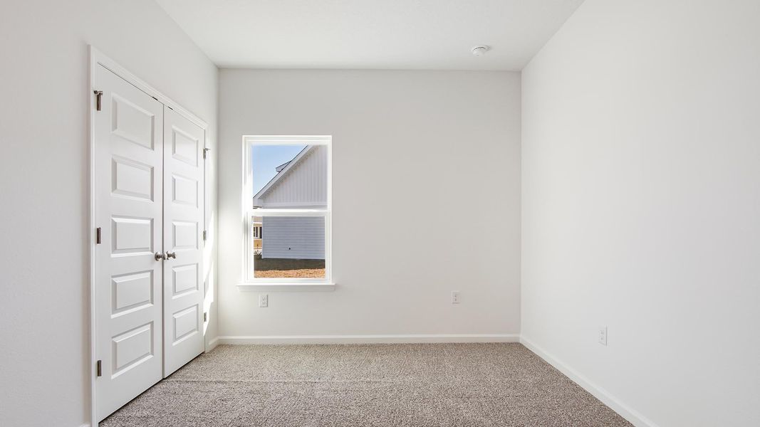 Spacious, unfurnished interior of a new home in Owl's Head East, Freeport (Image 25).