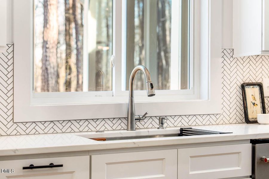 2044355995524827465-18