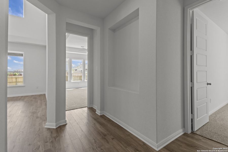 Spacious, unfurnished interior of a new home in Stillwater Ranch 60', San Antonio (Image 20).