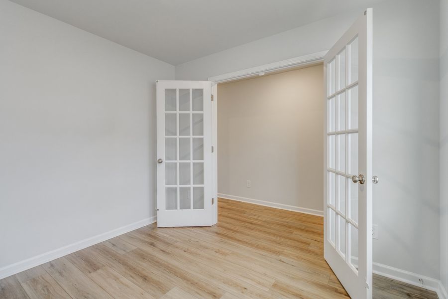 Spacious, unfurnished interior of a new home in Winston Point, Gilbert (Image 15).