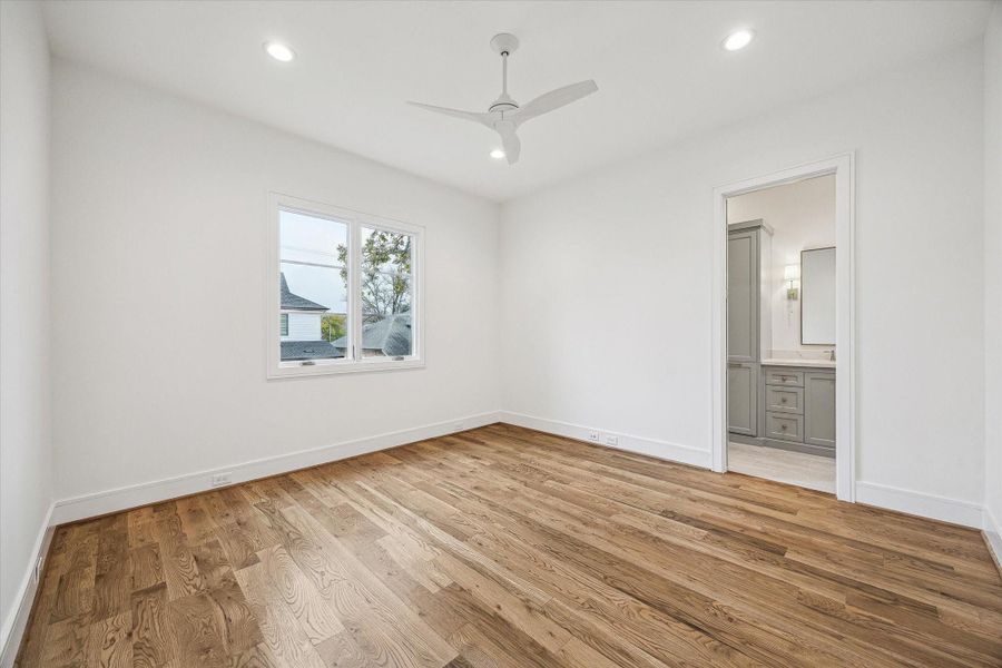 Another spacious upstairs bedroom with ensuite bathroom! Another spacious upstairs bedroom with ensuite bathroom!