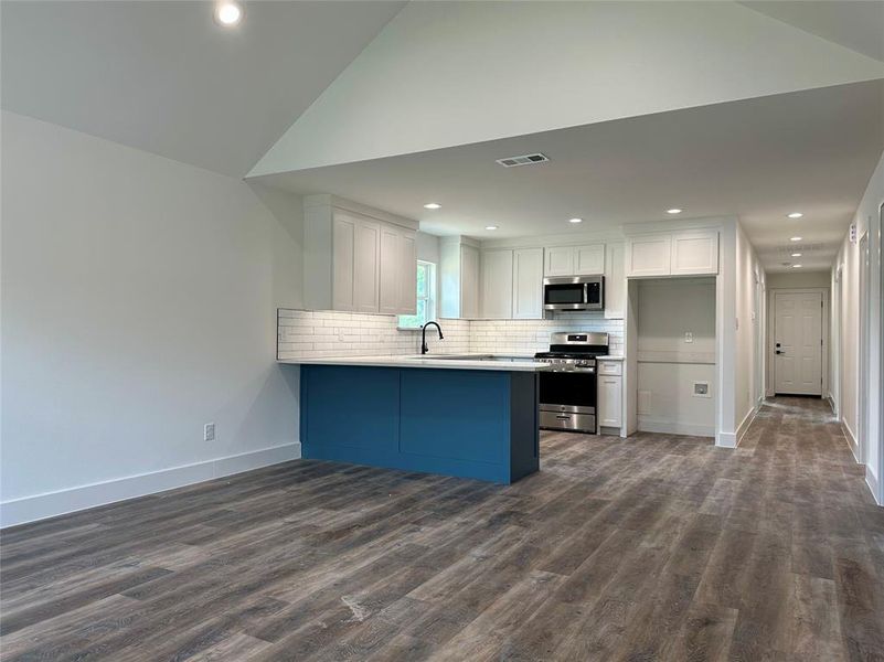 Furnished interior view inside a new home in , Rockwall (Image 5).