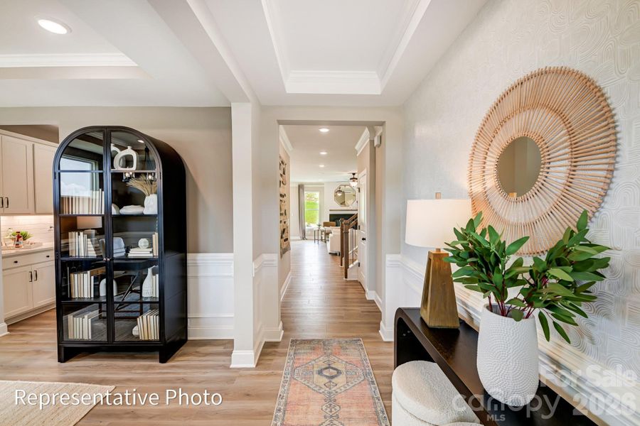 Example of a foyer with tray ceiling