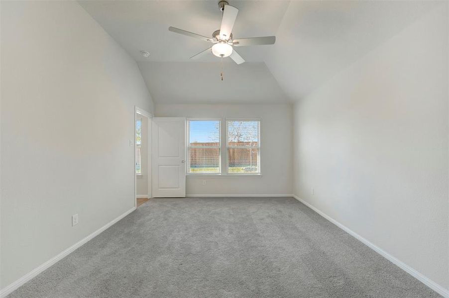 Spacious, unfurnished interior of a new home in Sanderos, Fort Worth (Image 34).