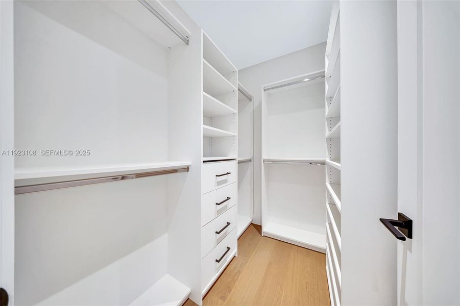 Spacious, unfurnished interior of a new home in , Miami (Image 45).