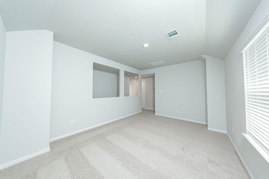 Spacious, unfurnished interior of a new home in River's Edge, Conroe (Image 14).