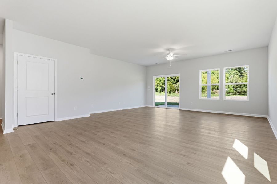 Spacious, unfurnished interior of a new home in Piper Creek, Newton (Image 18).