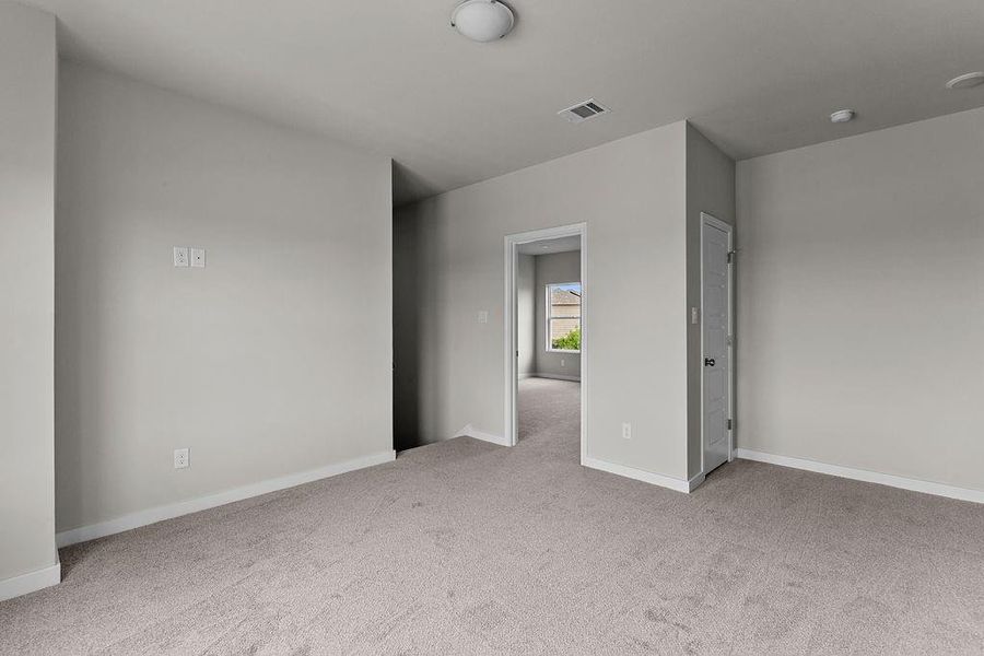Spacious, unfurnished interior of a new home in Trails of Fossil Creek, Fort Worth (Image 26).