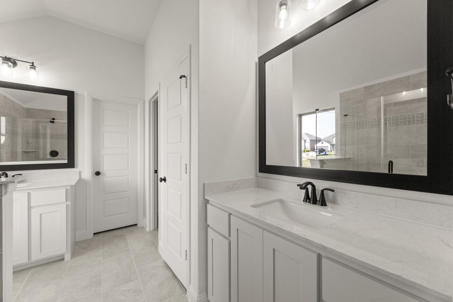 Furnished interior view inside a new home in Meadow Run, Melissa (Image 7). Furnished interior view inside a new home in Meadow Run, Melissa (Image 7).