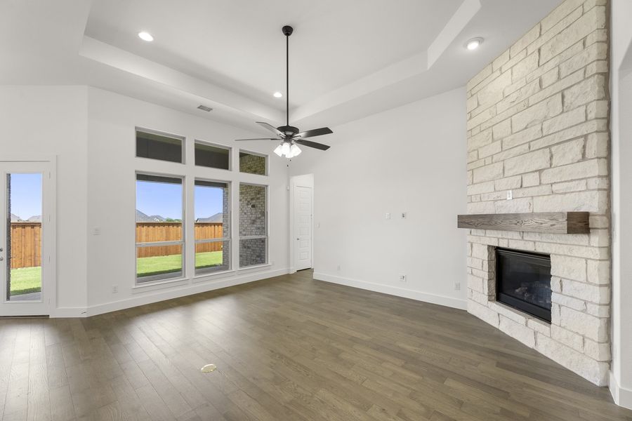 Spacious, unfurnished interior of a new home in Nelson Lake Estates, Rockwall (Image 17). Spacious, unfurnished interior of a new home in Nelson Lake Estates, Rockwall (Image 17).