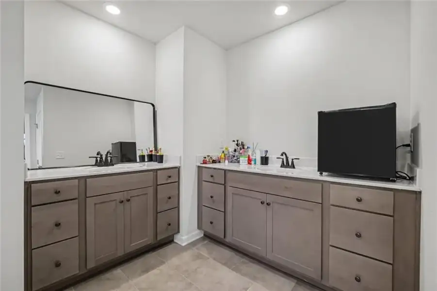 Furnished interior view inside a new home in , Dallas (Image 21).