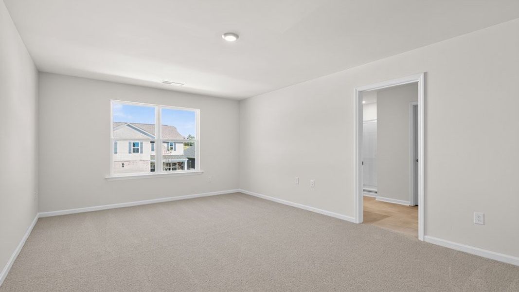 Spacious, unfurnished interior of a new home in Martin Farms, Aberdeen (Image 24).