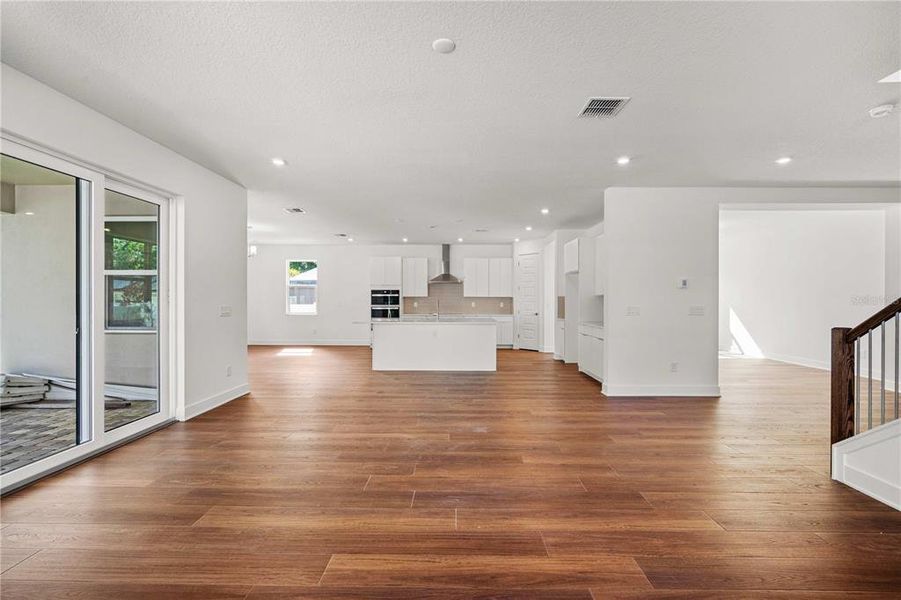 Spacious, unfurnished interior of a new home in , Tampa (Image 30).