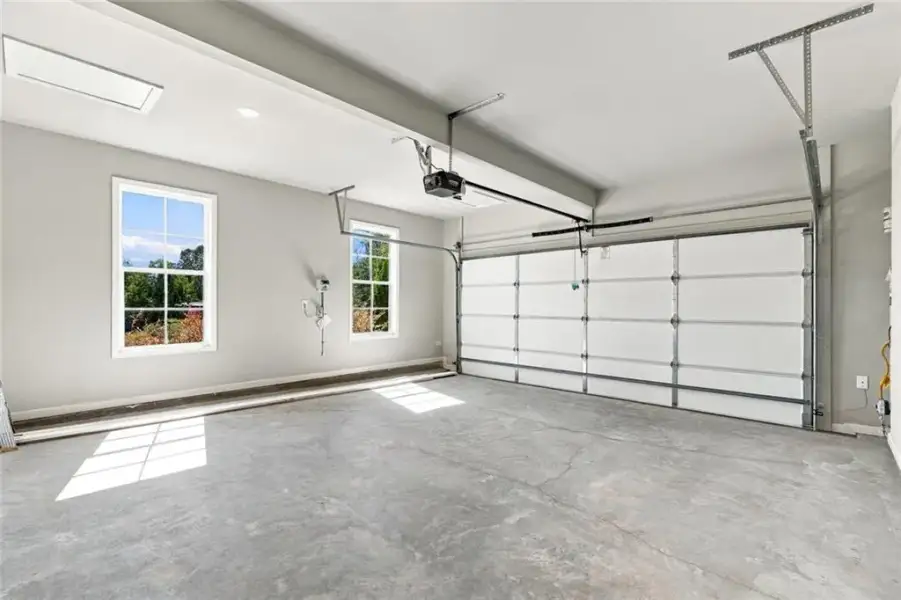 Spacious, unfurnished interior of a new home in , Gainesville (Image 15).