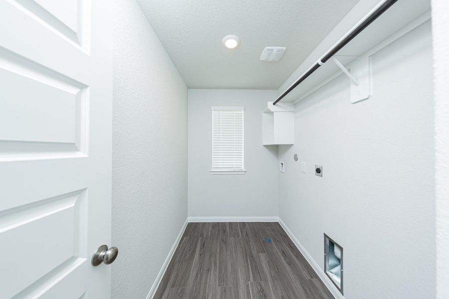 Spacious, unfurnished interior of a new home in River's Edge, Conroe (Image 9).