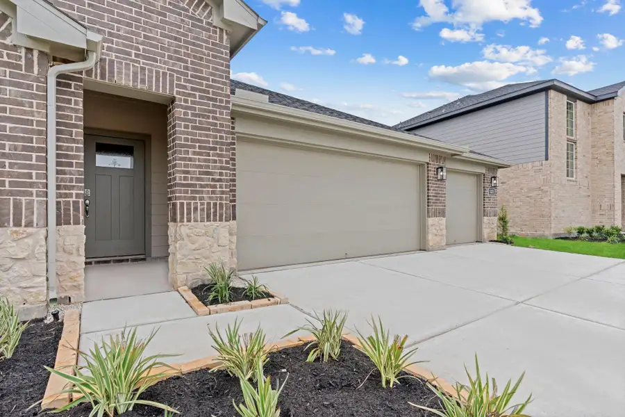 *Images and 3D tour are for illustration only and options may vary from home as built.