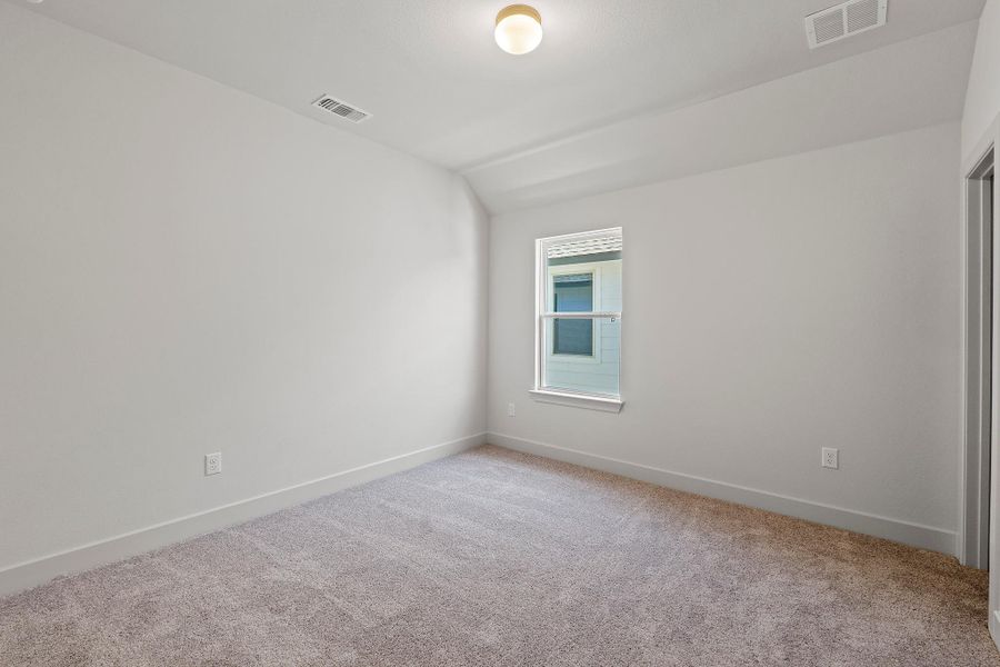 Spacious, unfurnished interior of a new home in Parmer Ranch, Georgetown (Image 32).