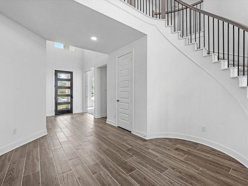 Spacious, unfurnished interior of a new home in Meridiana, Manvel (Image 22).