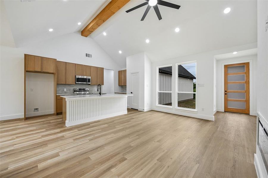 Spacious, unfurnished interior of a new home in , Dallas (Image 20).