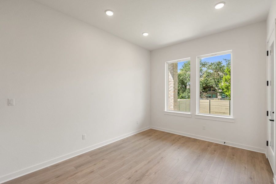 Spacious, unfurnished interior of a new home in Wolf Ranch, Georgetown (Image 33).
