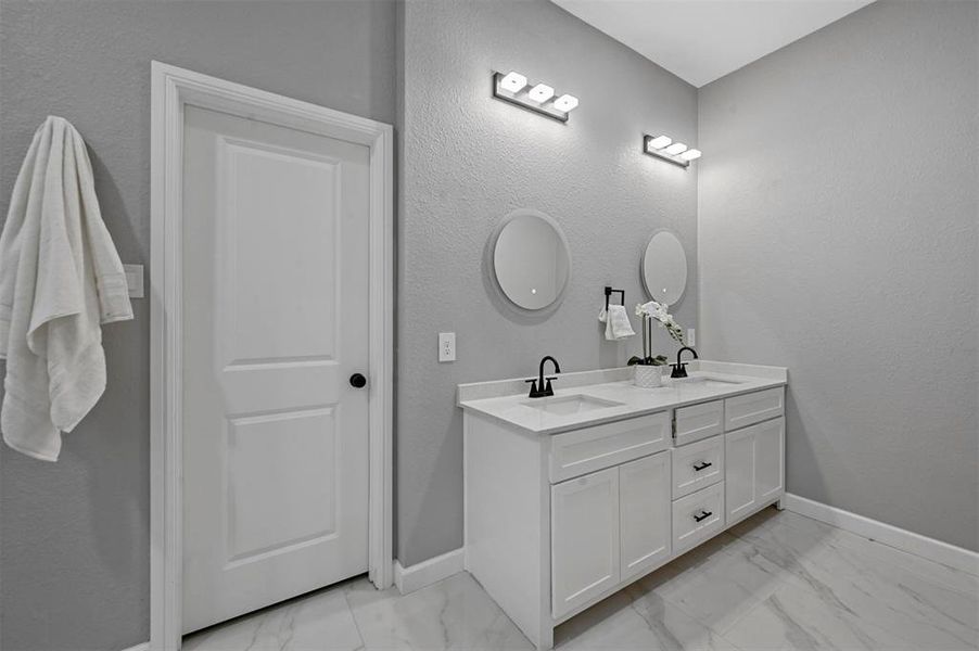 Primary Bathroom w/ double vanity