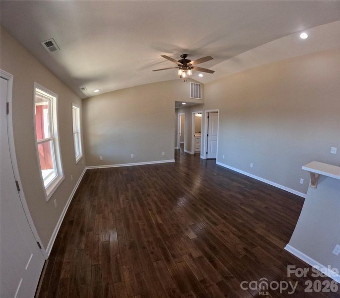 Spacious, unfurnished interior of a new home in , Marion (Image 11).