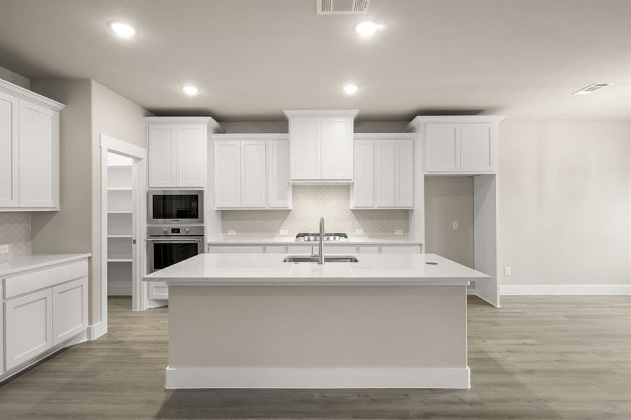 5900 Carmona-  Kitchen-7265