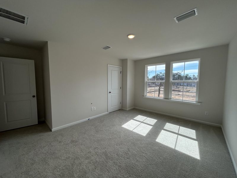 Spacious, unfurnished interior of a new home in , Summerville (Image 22).