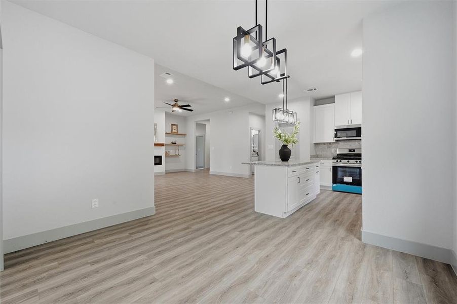 Spacious, unfurnished interior of a new home in , Sherman (Image 13).