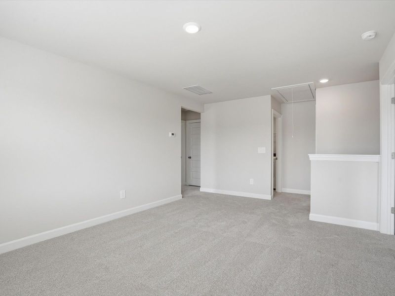 Spacious, unfurnished interior of a new home in Wexford Park, Fountain Inn (Image 15).