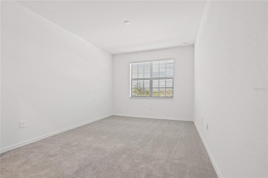 Spacious, unfurnished interior of a new home in Legends Cove, Bradenton (Image 23).