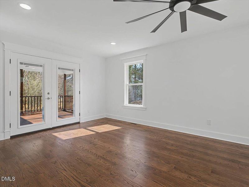 16-Dining Area 16-Dining Area