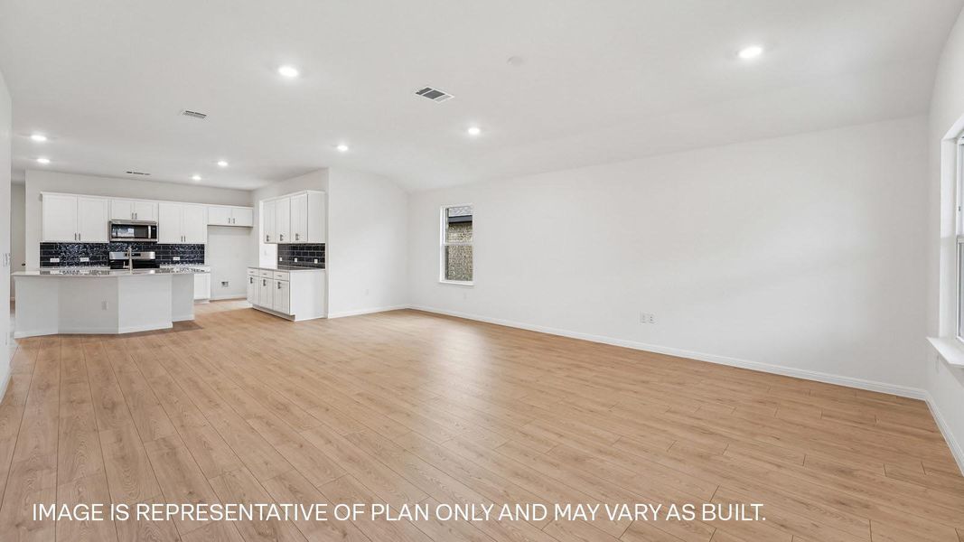 Spacious, unfurnished interior of a new home in Bar W Ranch, Leander (Image 12).