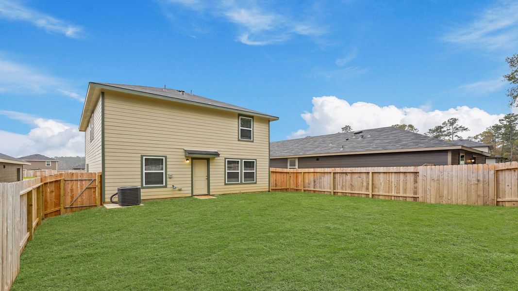 Exterior details and patio area of a home in McCrorey Trails, Conroe (Image 3).
