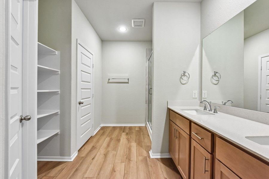 Furnished interior view inside a new home in Edgebrooke, Pflugerville (Image 10).