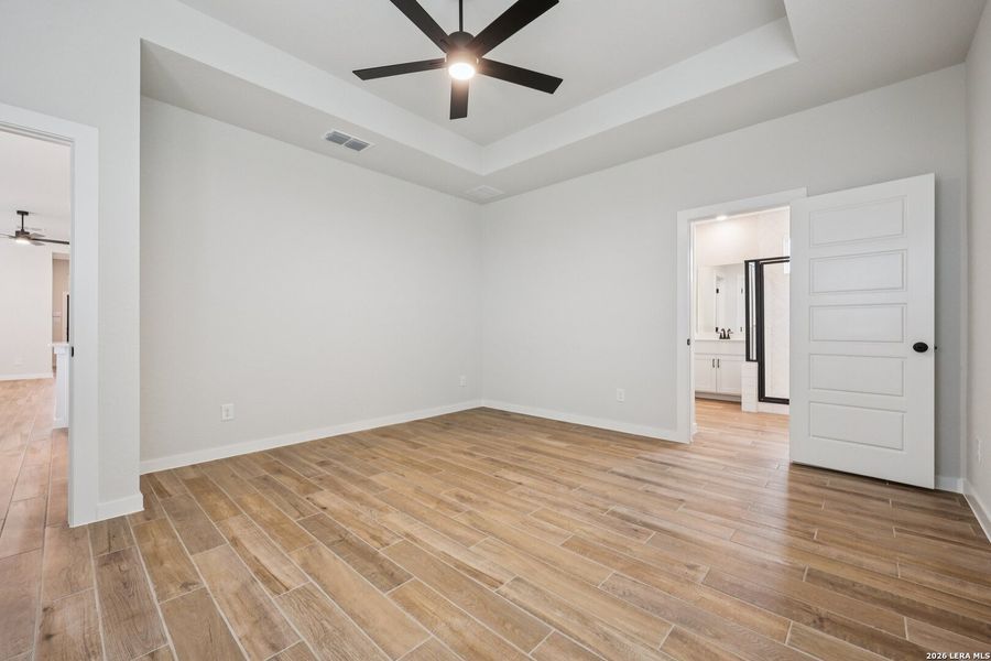 Spacious, unfurnished interior of a new home in Meyer Ranch, New Braunfels (Image 20).