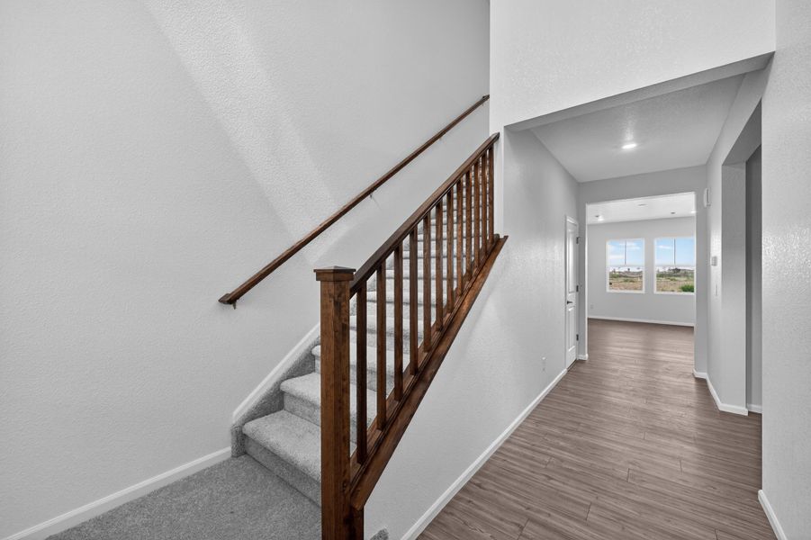 Spacious, unfurnished interior of a new home in Lake Bluff, Greeley (Image 12).