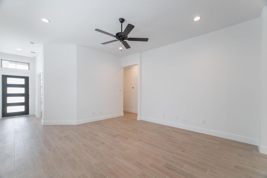 Spacious, unfurnished interior of a new home in , Conroe (Image 27). Spacious, unfurnished interior of a new home in , Conroe (Image 27).