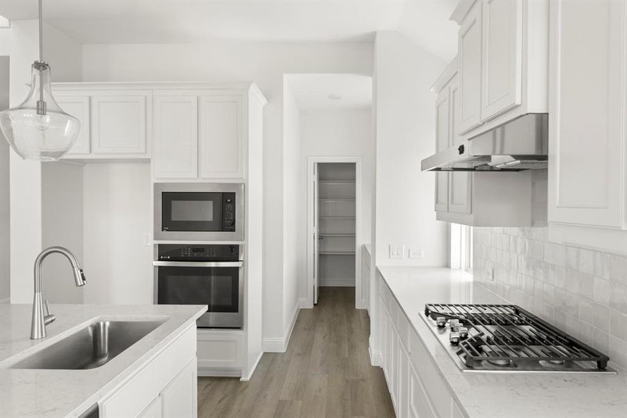 11. 5705 Burford - Kitchen (3)