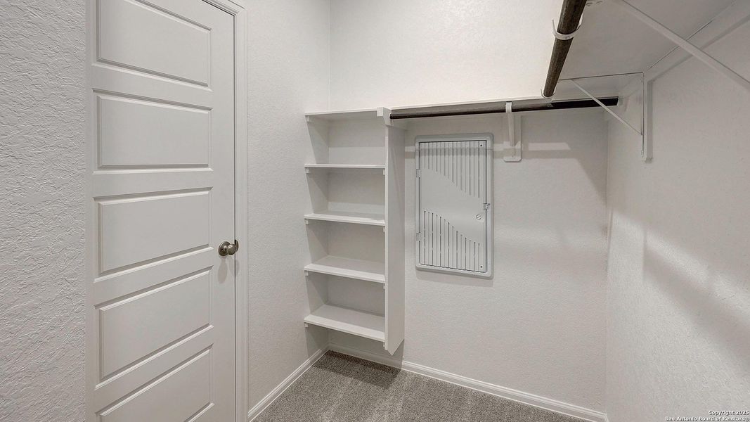 Spacious, unfurnished interior of a new home in Ladera 40', San Antonio (Image 29).