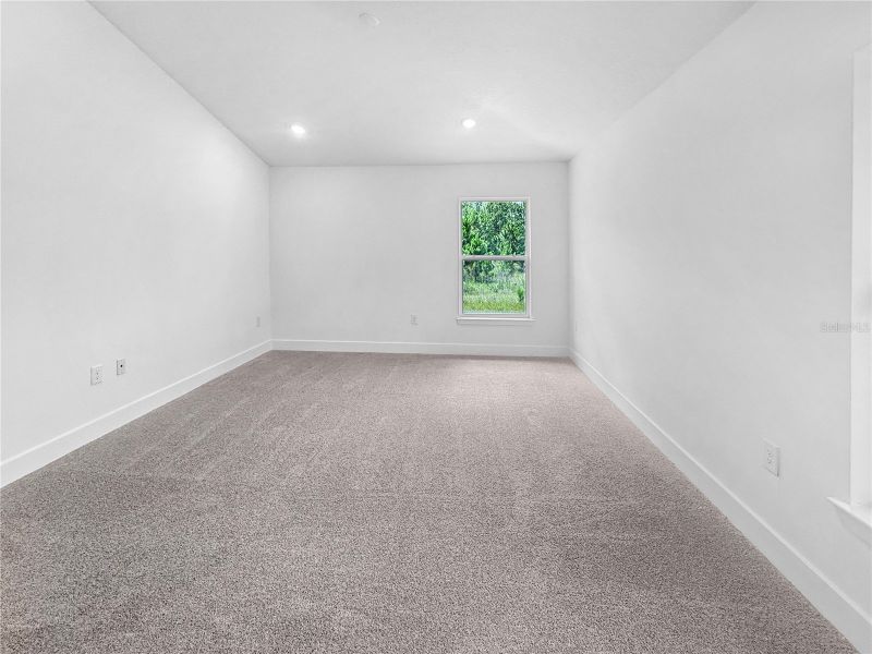 Spacious, unfurnished interior of a new home in Harmony Central, St. Cloud (Image 9).