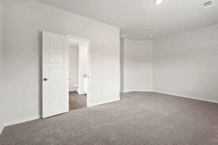 Spacious, unfurnished interior of a new home in Christian Meadows, Ennis (Image 12).