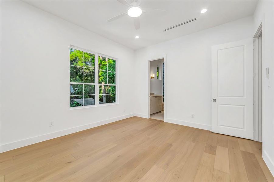 Spacious, unfurnished interior of a new home in , Dallas (Image 18).