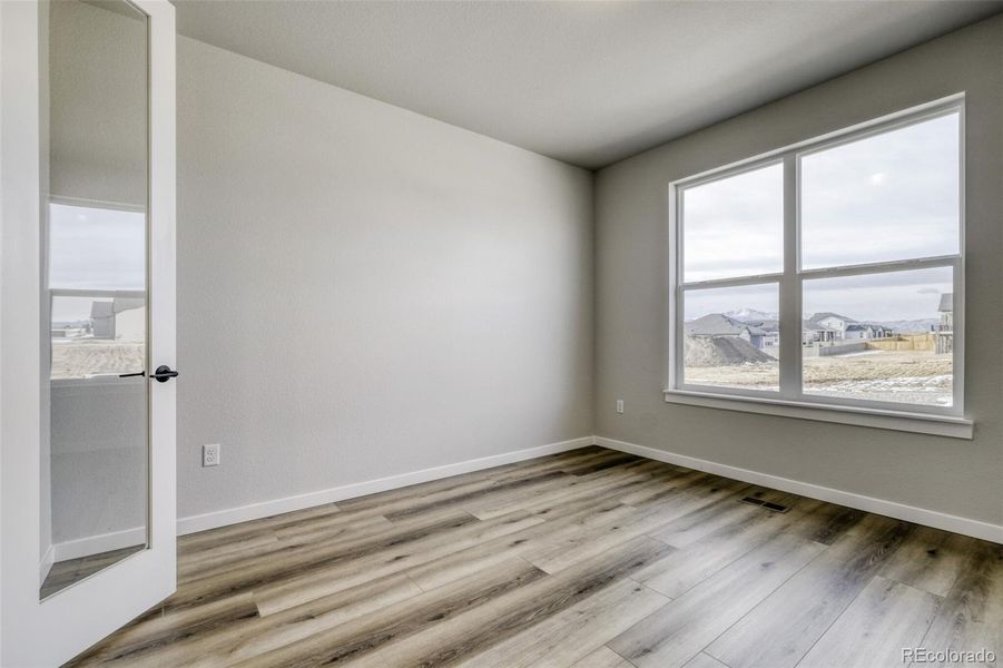 Spacious, unfurnished interior of a new home in Sterling Ranch Homestead, Colorado Springs (Image 22).