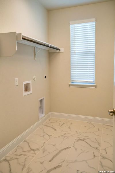 Spacious, unfurnished interior of a new home in , Marion (Image 10).