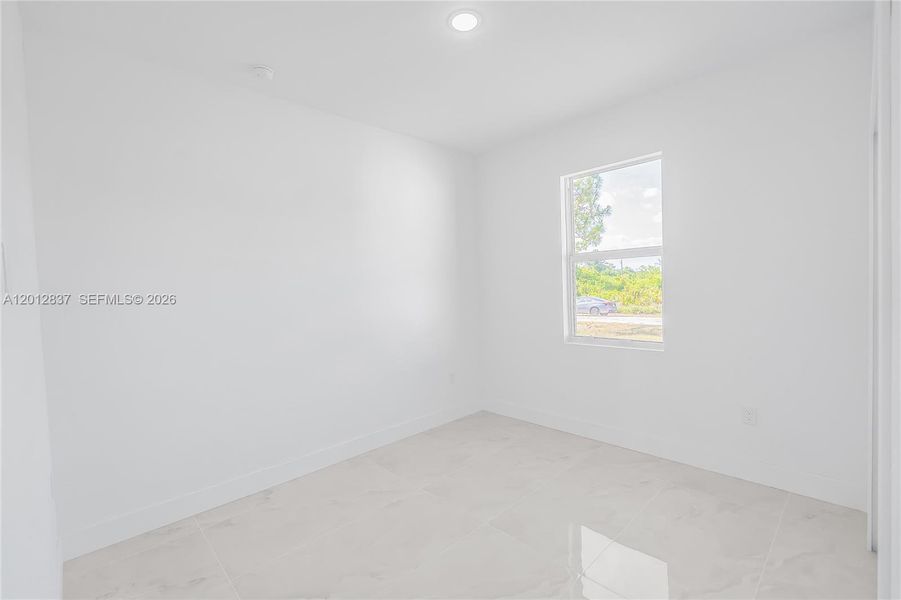 Spacious, unfurnished interior of a new home in , Lehigh Acres (Image 15).