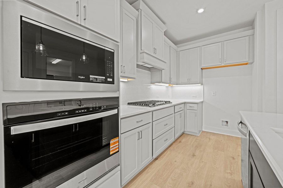 Beautiful finishes in Light & Bright Kitchen
