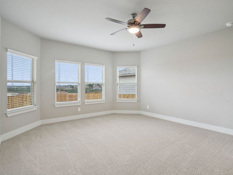 Spacious, unfurnished interior of a new home in Lark Canyon, New Braunfels (Image 22).