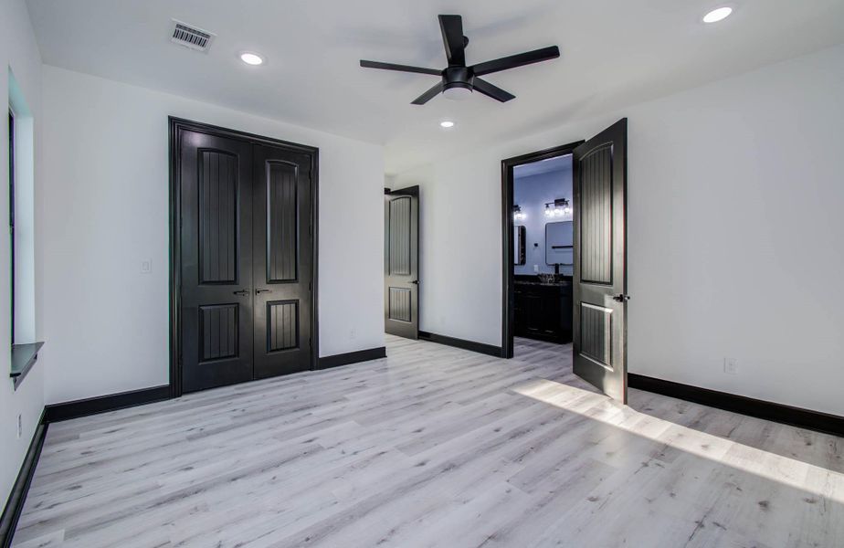 Spacious, unfurnished interior of a new home in , Trinity (Image 21).