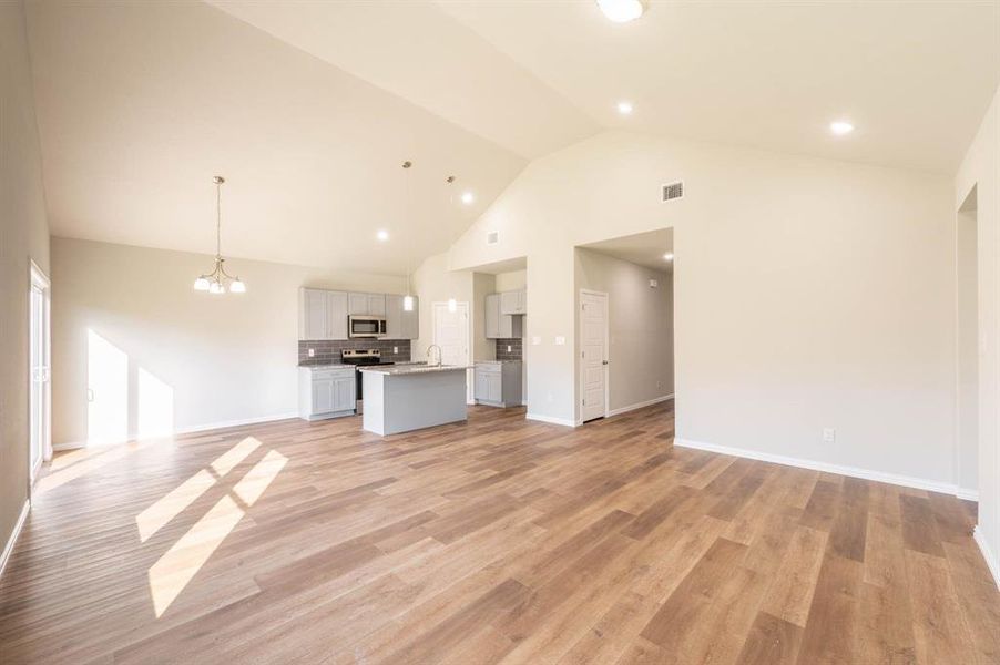 Spacious, unfurnished interior of a new home in Trails of Fossil Creek, Fort Worth (Image 18).